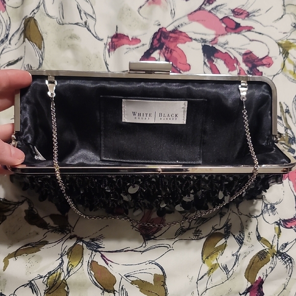 Elegant Black Sequin Clutch - Picture 3 of 4